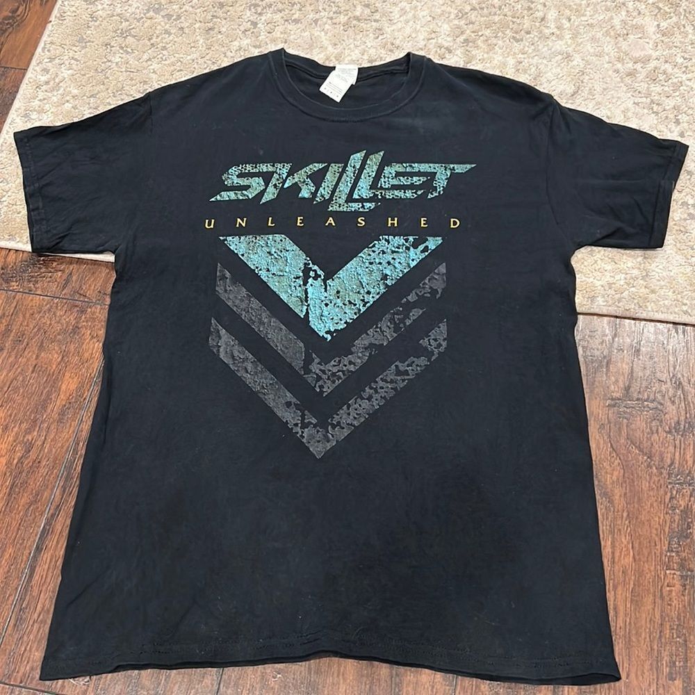 Skillet “Unleashed” Band T-shirt size M in GUC